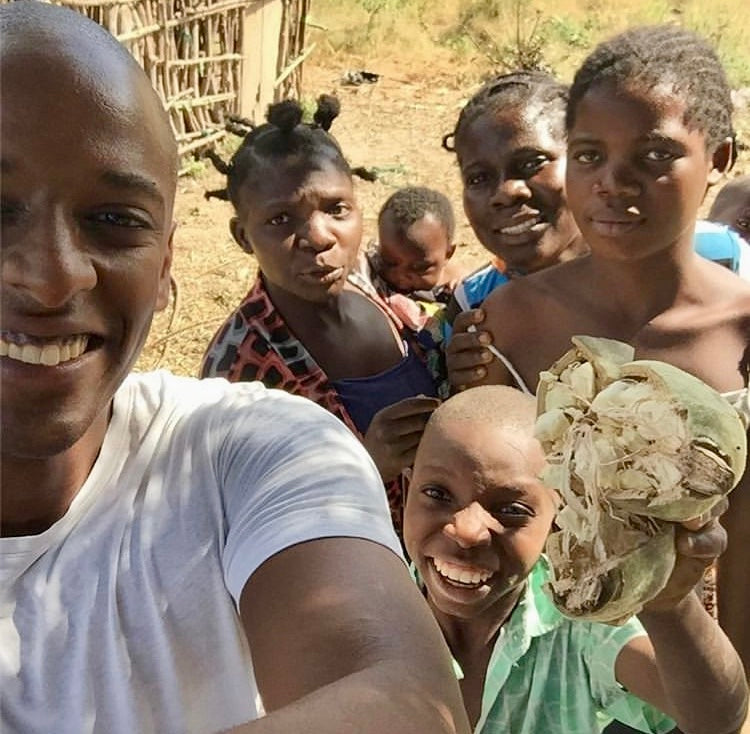 Man_with_baobab_fruit_collectors holding baobab fruit